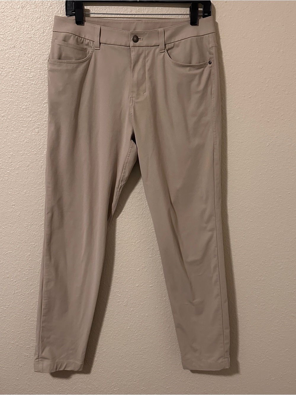 Lululemon ABC warpstreme Men's size 30, inseam 28” Beige Pants